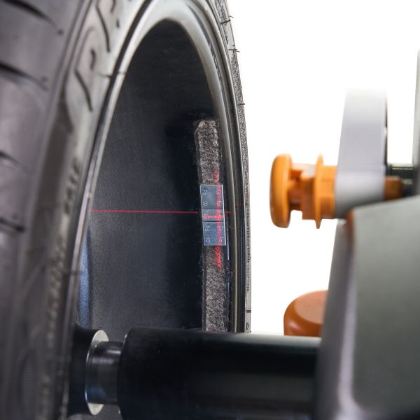 EMC Wheel Balancer With LCD Screen, Sonar, Laser and Electronic Brake